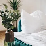 Oasis - Wohnen In - Netflix - Tiefgarage - Dachterrasse アパート ドレスデン