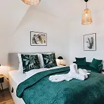 Oasis - Wohnen In - Netflix - Tiefgarage - Dachterrasse アパート