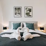 Oasis - Wohnen In - Netflix - Tiefgarage - Dachterrasse アパート ドレスデン